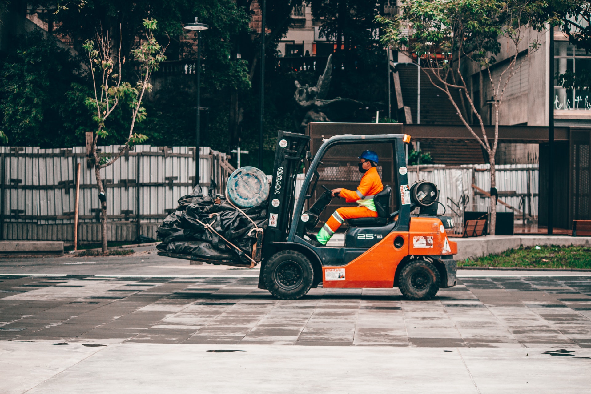 Banner de un curso de Carretillas elevadoras automotoras y motovolquete (Dumper)